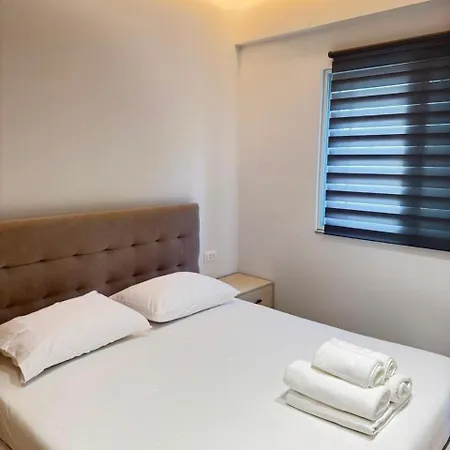 Aleks Crystal Sarande